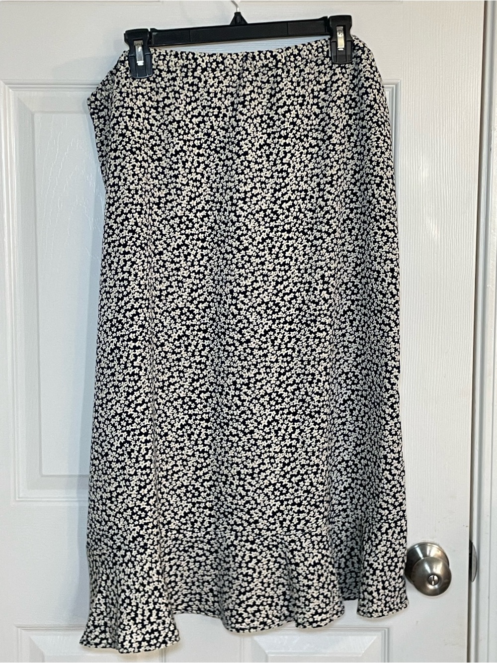 CJ Banks Floral Midi Skirt Women’s 1X Black White Ditsy Print Ruffle Hem